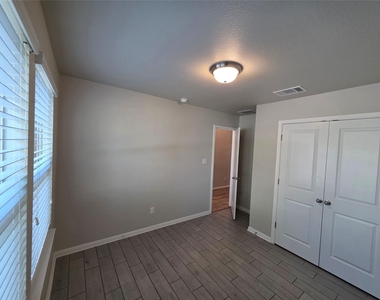 19024 Kimberlite Dr - Photo Thumbnail 7