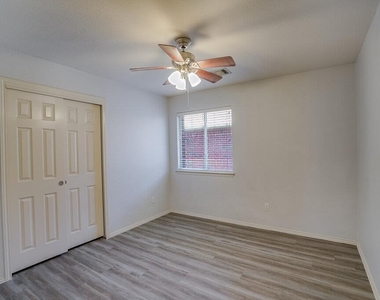 3310 Zinfandel Ln - Photo Thumbnail 17