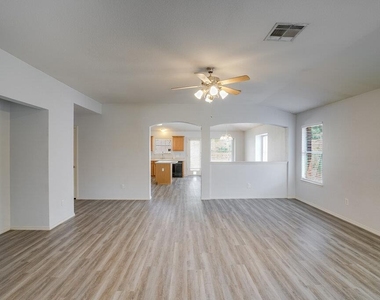 3310 Zinfandel Ln - Photo Thumbnail 7
