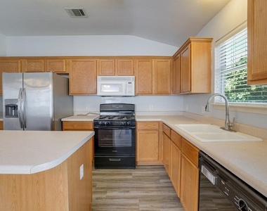 3310 Zinfandel Ln - Photo Thumbnail 2