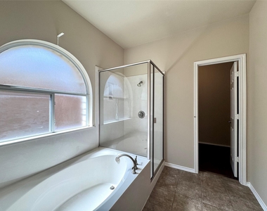 1912 Golden Arrow Ave - Photo Thumbnail 8