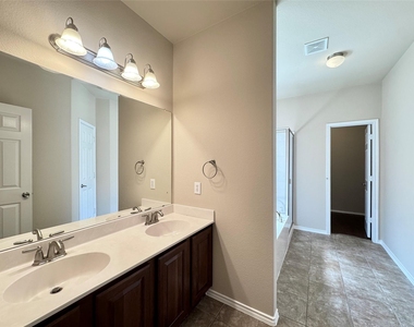 1912 Golden Arrow Ave - Photo Thumbnail 7