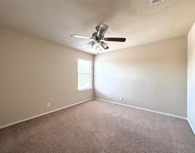 1912 Golden Arrow Ave - Photo Thumbnail 14