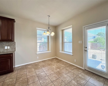 1912 Golden Arrow Ave - Photo Thumbnail 5