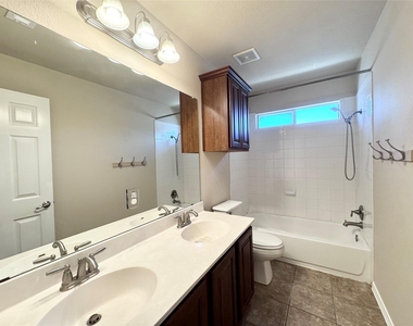 1912 Golden Arrow Ave - Photo Thumbnail 13
