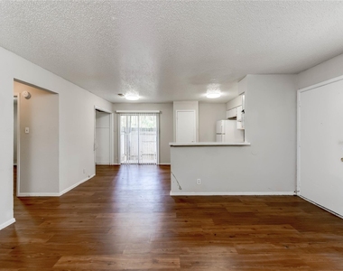11907 Alpheus Ave - Photo Thumbnail 5