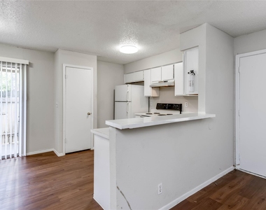 11907 Alpheus Ave - Photo Thumbnail 4