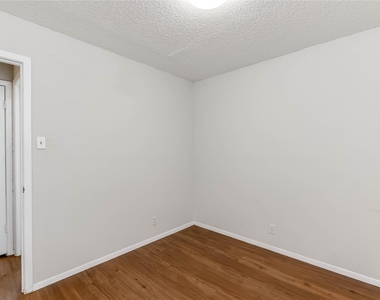11907 Alpheus Ave - Photo Thumbnail 17