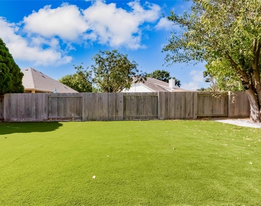 15617 Pumpkin Ridge Dr - Photo Thumbnail 29