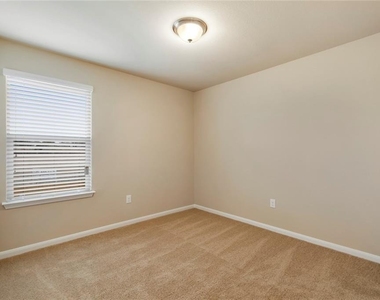 944 Palo Duro Dr - Photo Thumbnail 1
