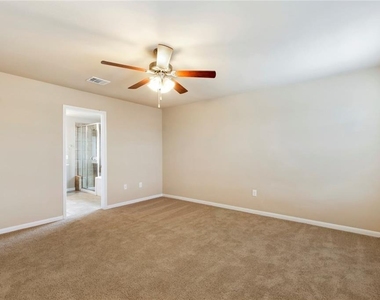 944 Palo Duro Dr - Photo Thumbnail 8