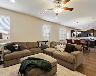 944 Palo Duro Dr - Photo Thumbnail 16