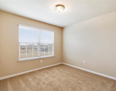 944 Palo Duro Dr - Photo Thumbnail 6