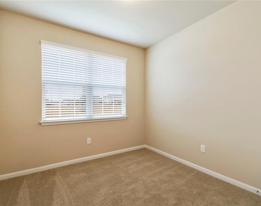 944 Palo Duro Dr - Photo Thumbnail 13
