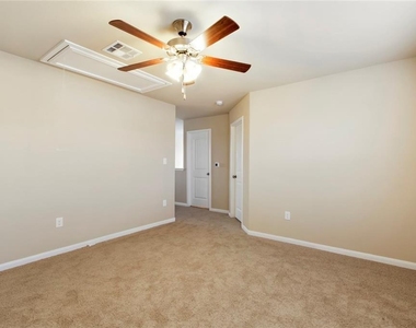 944 Palo Duro Dr - Photo Thumbnail 5
