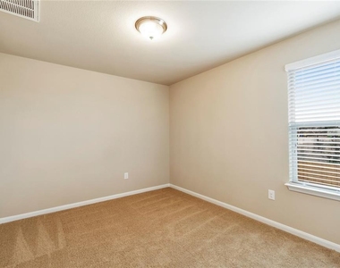 944 Palo Duro Dr - Photo Thumbnail 2