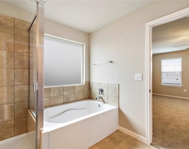 944 Palo Duro Dr - Photo Thumbnail 12