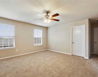 944 Palo Duro Dr - Photo Thumbnail 10
