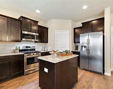 944 Palo Duro Dr - Photo Thumbnail 19