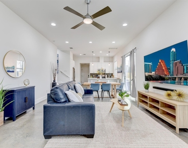 2501 E 4th St - Photo Thumbnail 2