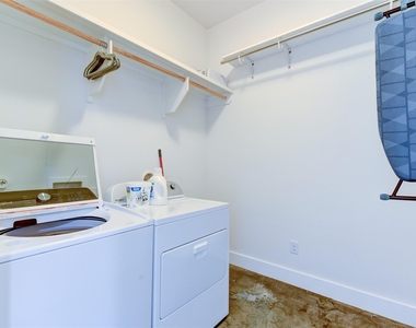 2501 E 4th St - Photo Thumbnail 22