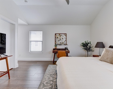 2501 E 4th St - Photo Thumbnail 13