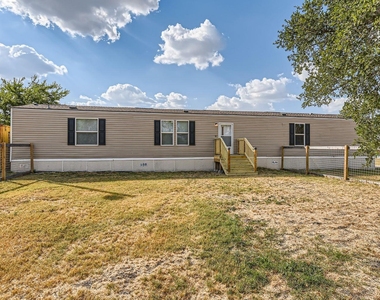 517 Crossroads Dr - Photo Thumbnail 2