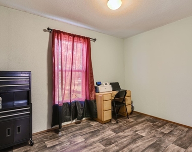 517 Crossroads Dr - Photo Thumbnail 20
