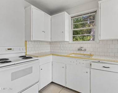 2745 Forbes Street - Photo Thumbnail 9