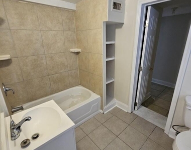 925 Phillips Street - Photo Thumbnail 6