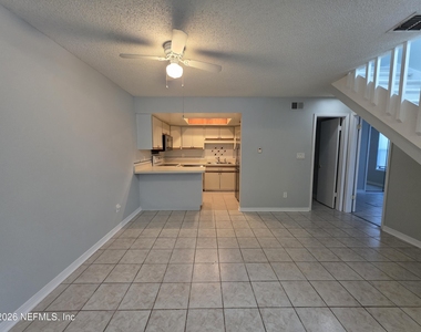1301 W Defender Court - Photo Thumbnail 4
