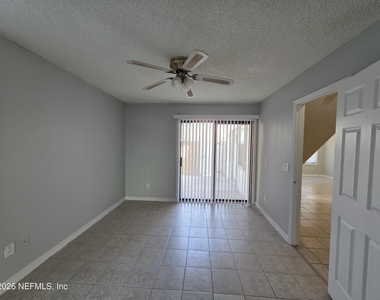 1301 W Defender Court - Photo Thumbnail 8