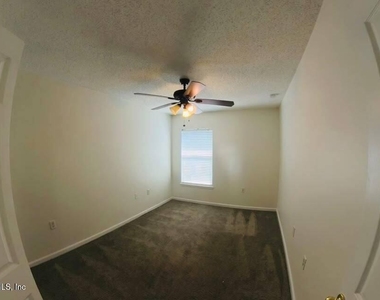 515 Hopewell Drive - Photo Thumbnail 12