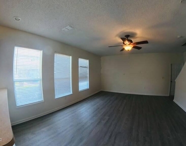 515 Hopewell Drive - Photo Thumbnail 6