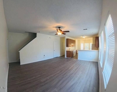 515 Hopewell Drive - Photo Thumbnail 7