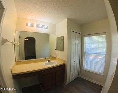 515 Hopewell Drive - Photo Thumbnail 15