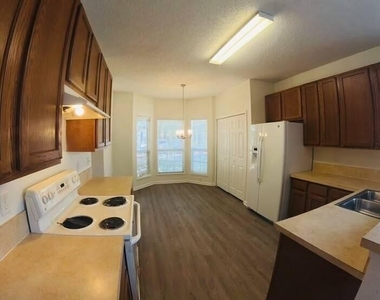 515 Hopewell Drive - Photo Thumbnail 2