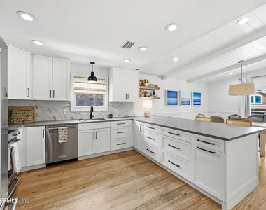 1440 Beach Avenue - Photo Thumbnail 4