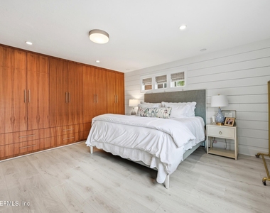 1440 Beach Avenue - Photo Thumbnail 6