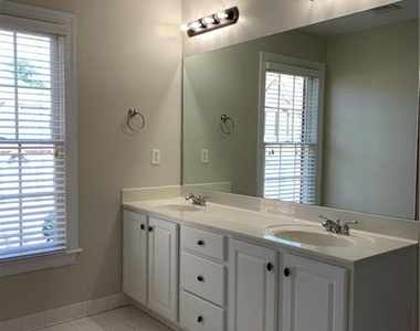 1207 Dunwoody Village Drive - Photo Thumbnail 16