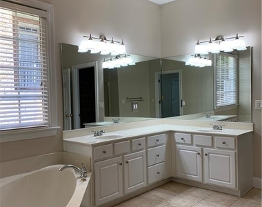 1207 Dunwoody Village Drive - Photo Thumbnail 9