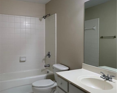 1207 Dunwoody Village Drive - Photo Thumbnail 14