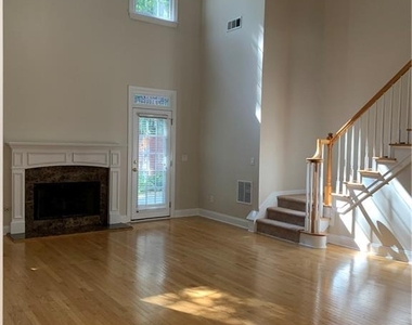 1207 Dunwoody Village Drive - Photo Thumbnail 7