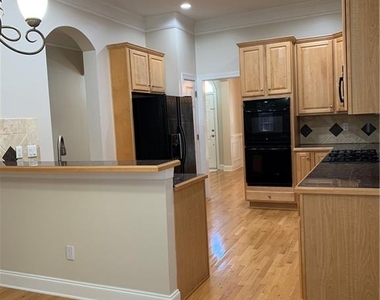 1207 Dunwoody Village Drive - Photo Thumbnail 4