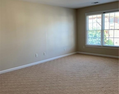1207 Dunwoody Village Drive - Photo Thumbnail 15