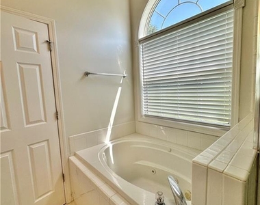 1815 Jeffery Court - Photo Thumbnail 9