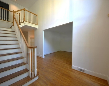 135 Brightmore Way - Photo Thumbnail 6