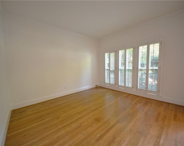 135 Brightmore Way - Photo Thumbnail 7