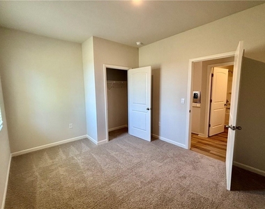 2910 Daxton Lane - Photo Thumbnail 7