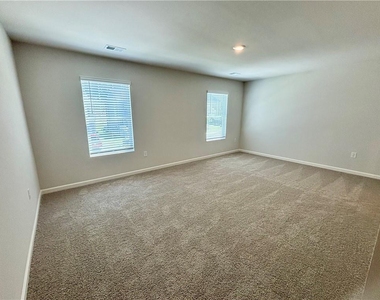 2910 Daxton Lane - Photo Thumbnail 8
